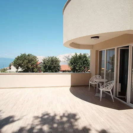 Eola Leisure Bed & Breakfast 4*