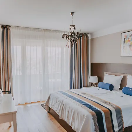Couette-café Eola Leisure 4*